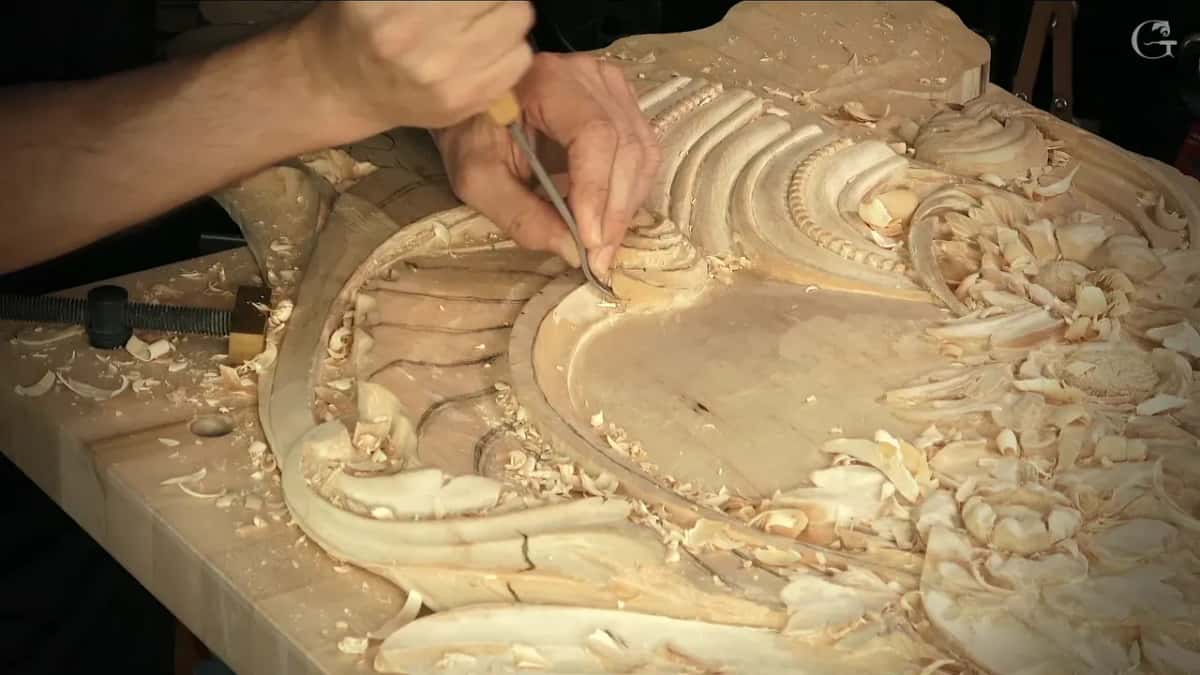 Knuckles over the curl Knuckles over the curl as the tool goes in