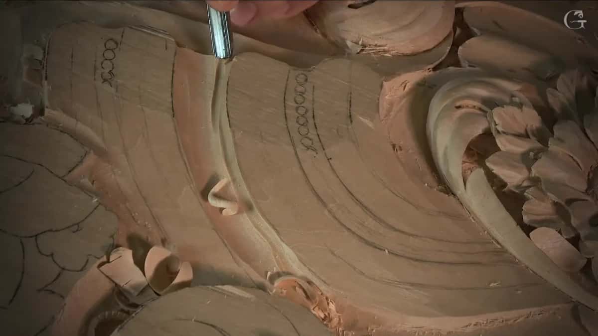 Curved band, pencil lines and circles