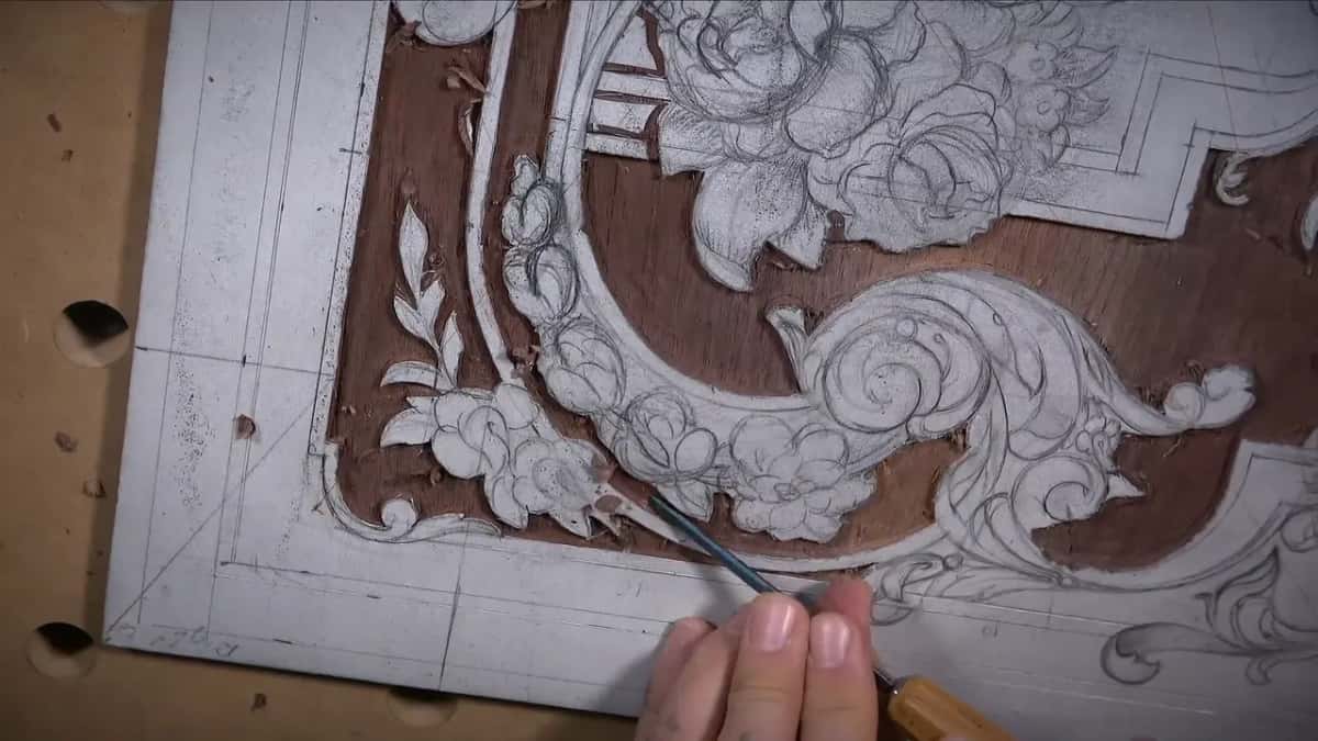 Thin veiner reaching into a corner the bigger tools cannot enter