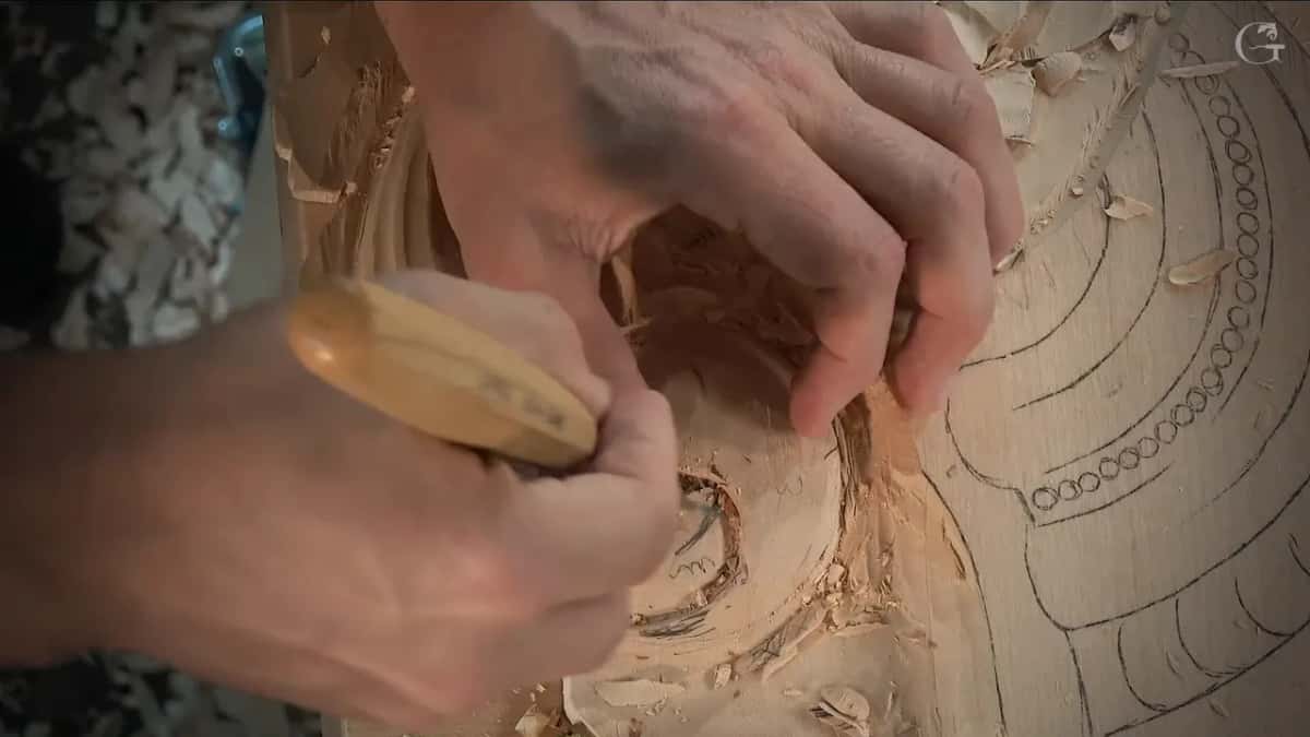 Two hands at the deep hollow, one holding the handle and the other steadying the fingers inside