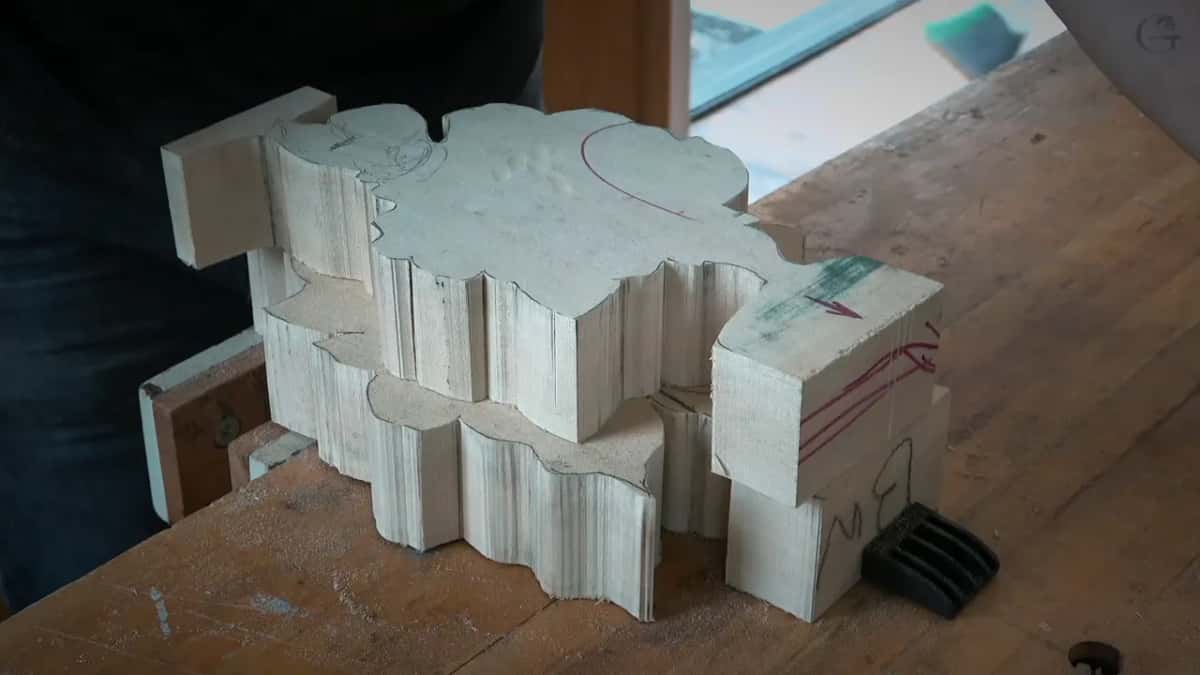 Upper blank sitting on the lower one, square leg tabs standing at both ends