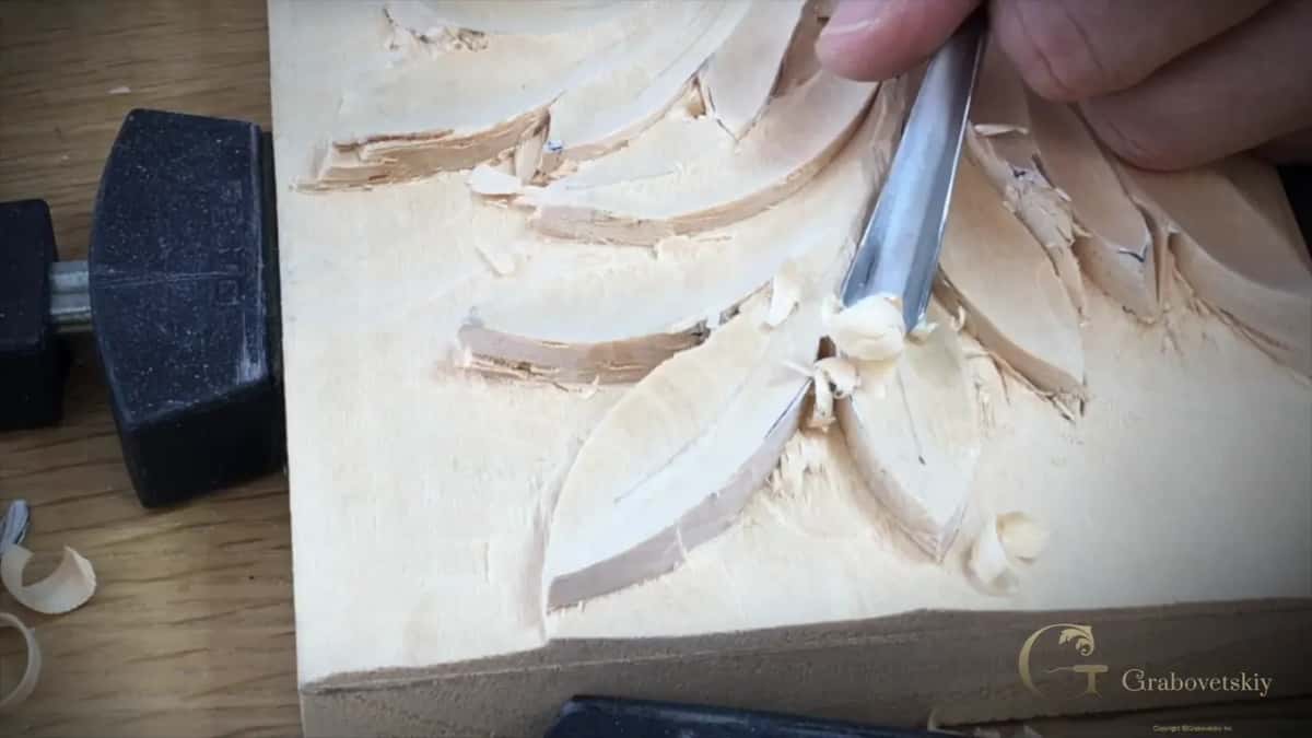 Steel in a lobe, a chip curling up