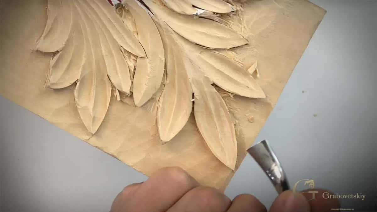 A short back bent blade between finger and thumb