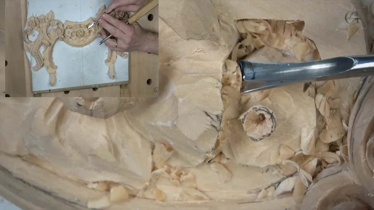 Broad gouge over the carved center