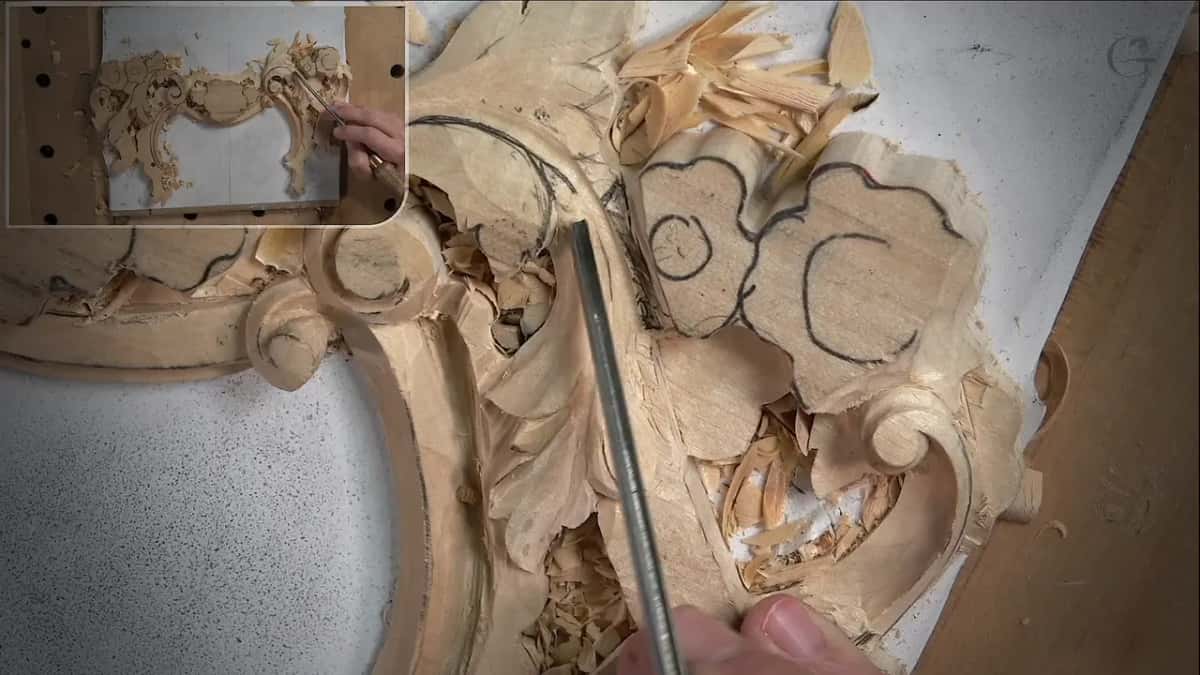 Narrow tool upright in the leaf