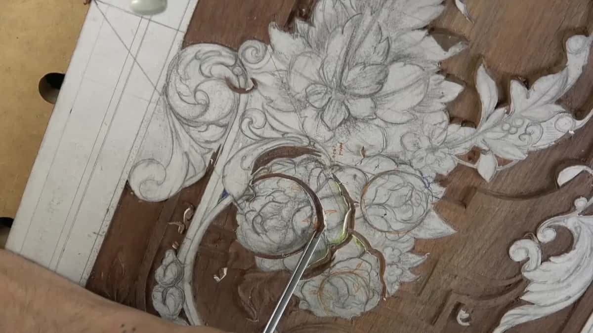 Steel shank reaching into the cut ring around one rose