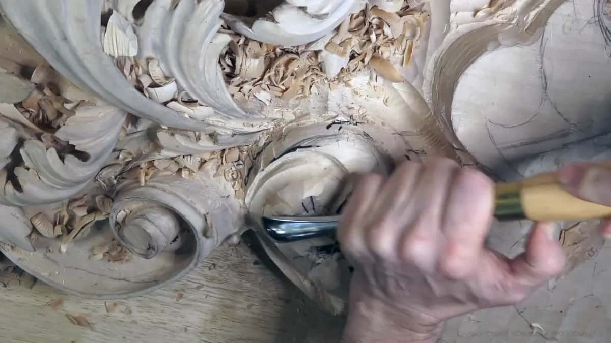 Sideways into the head goes a gouge with a brass ferrule.