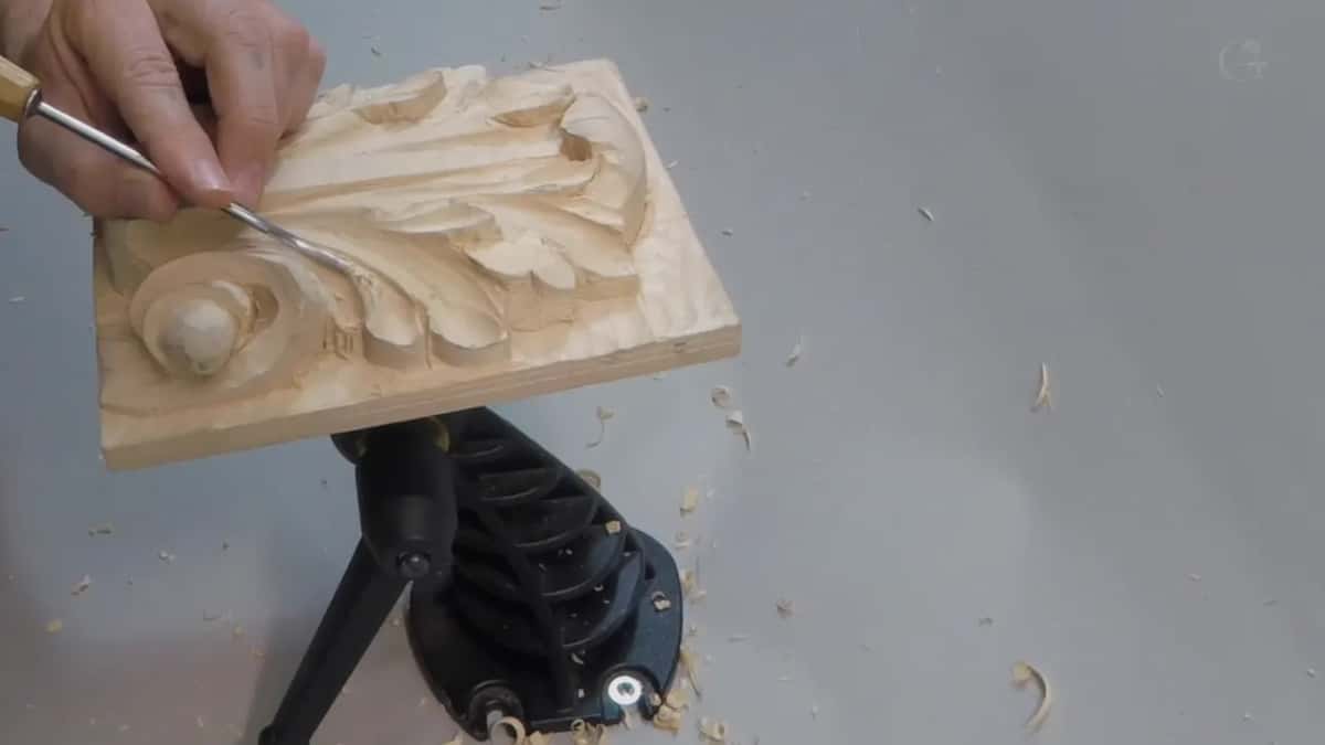 Slim long shanked tool working beside the scroll