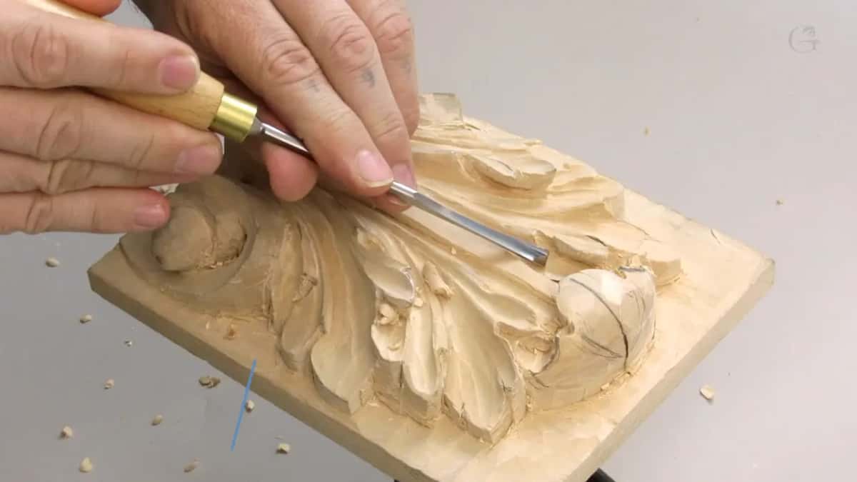 Cream handle, brass ferrule, blade in the center