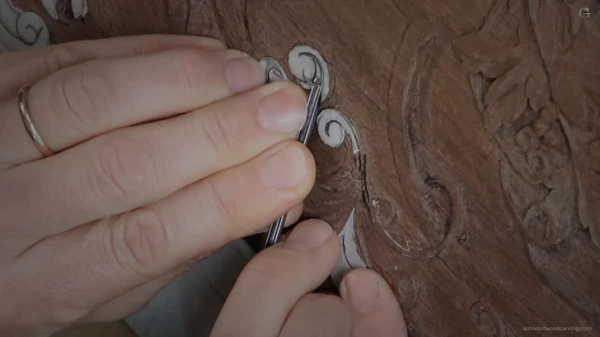 Narrow tool pressed in between two scrolls