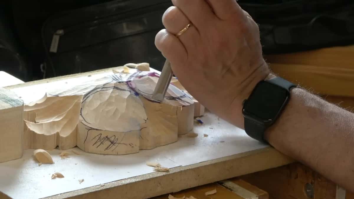 Gouge held upright against the side of the tulip block