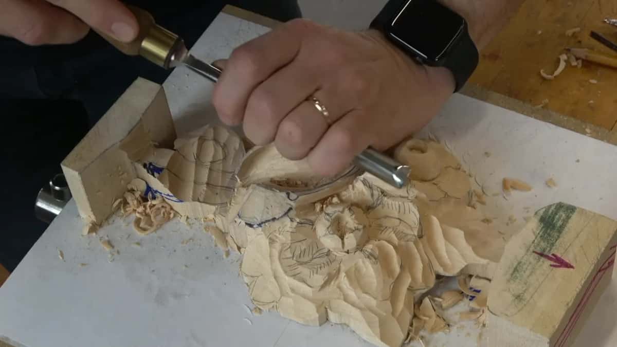 Wide gouge rolling a single petal over backwards while the others stay where they are