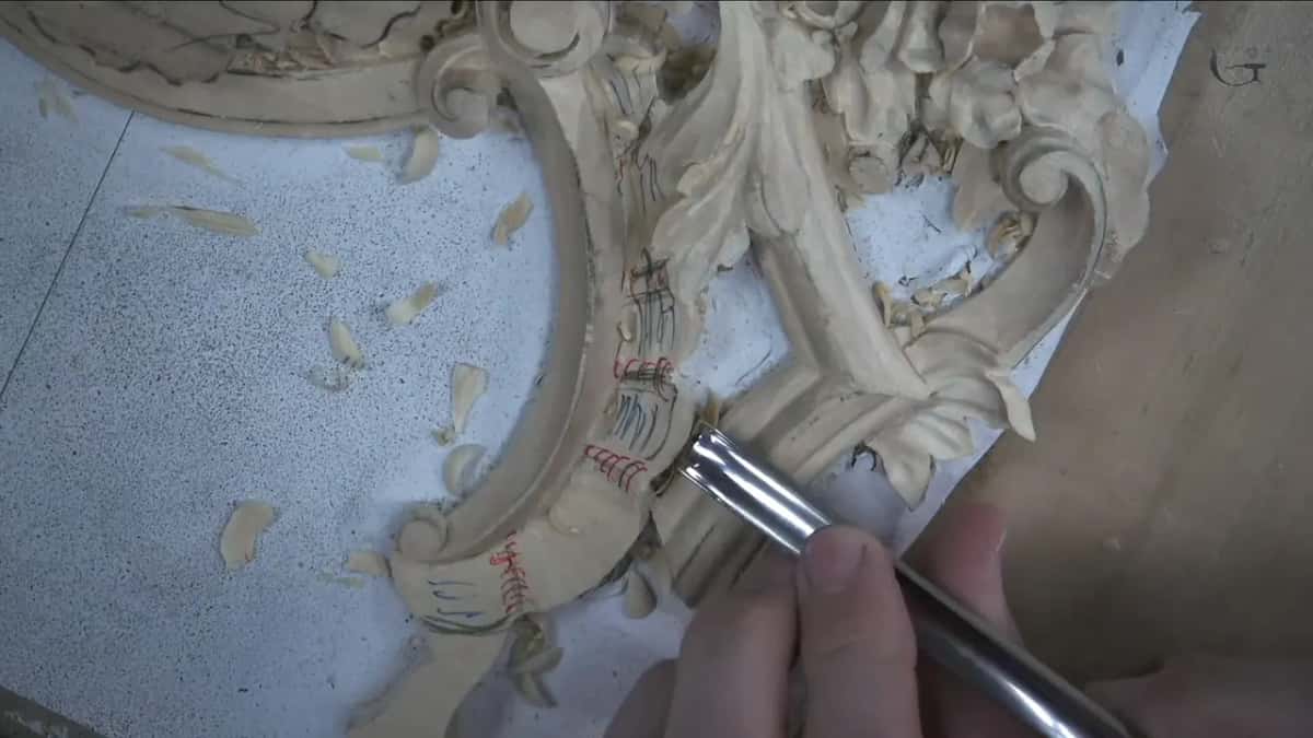 Gouge in a red and blue marked molding