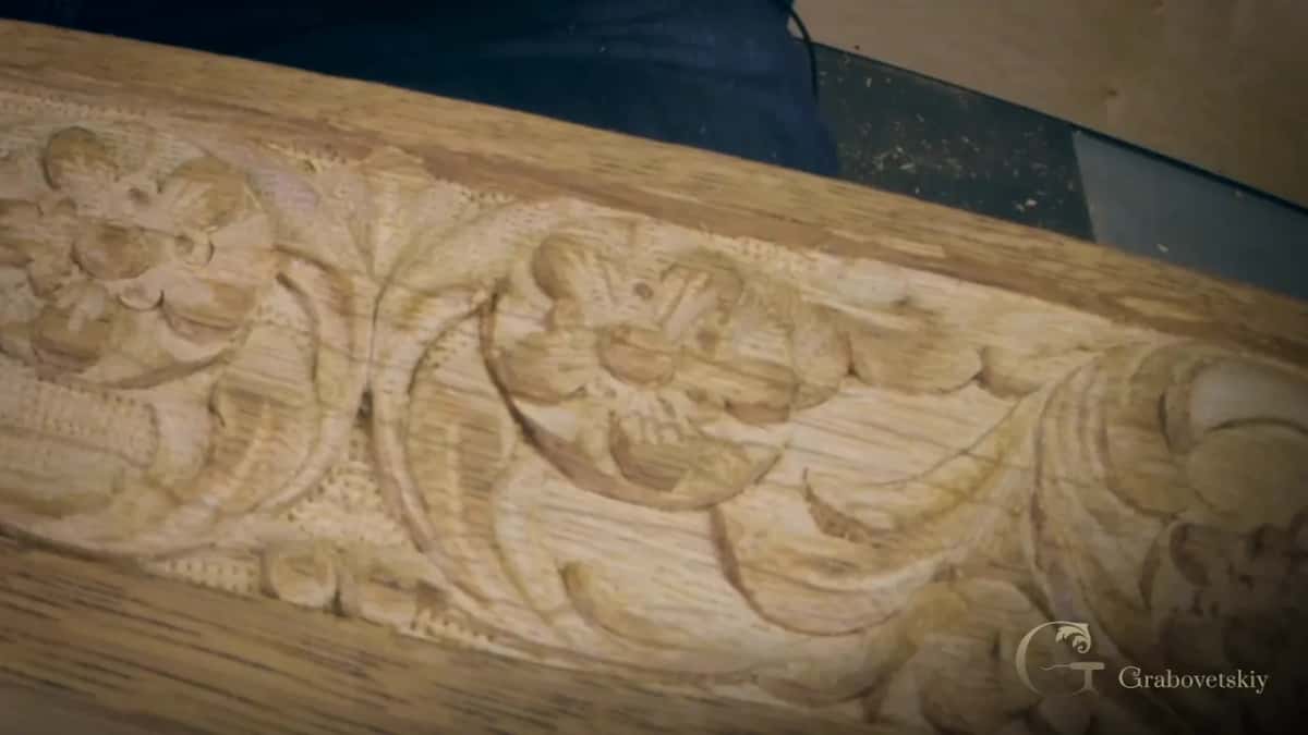 Dotted ground runs between the carved flowers of the apron.