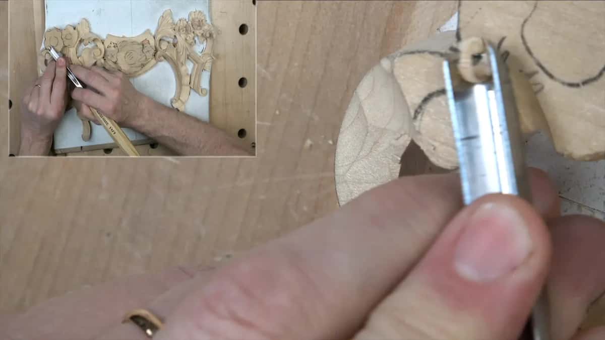 Gouge held upright on a pencil circle