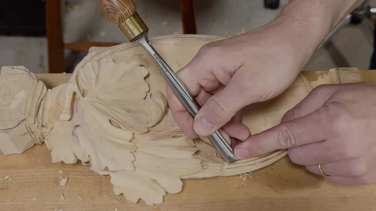 Corner of a gouge following the rim line