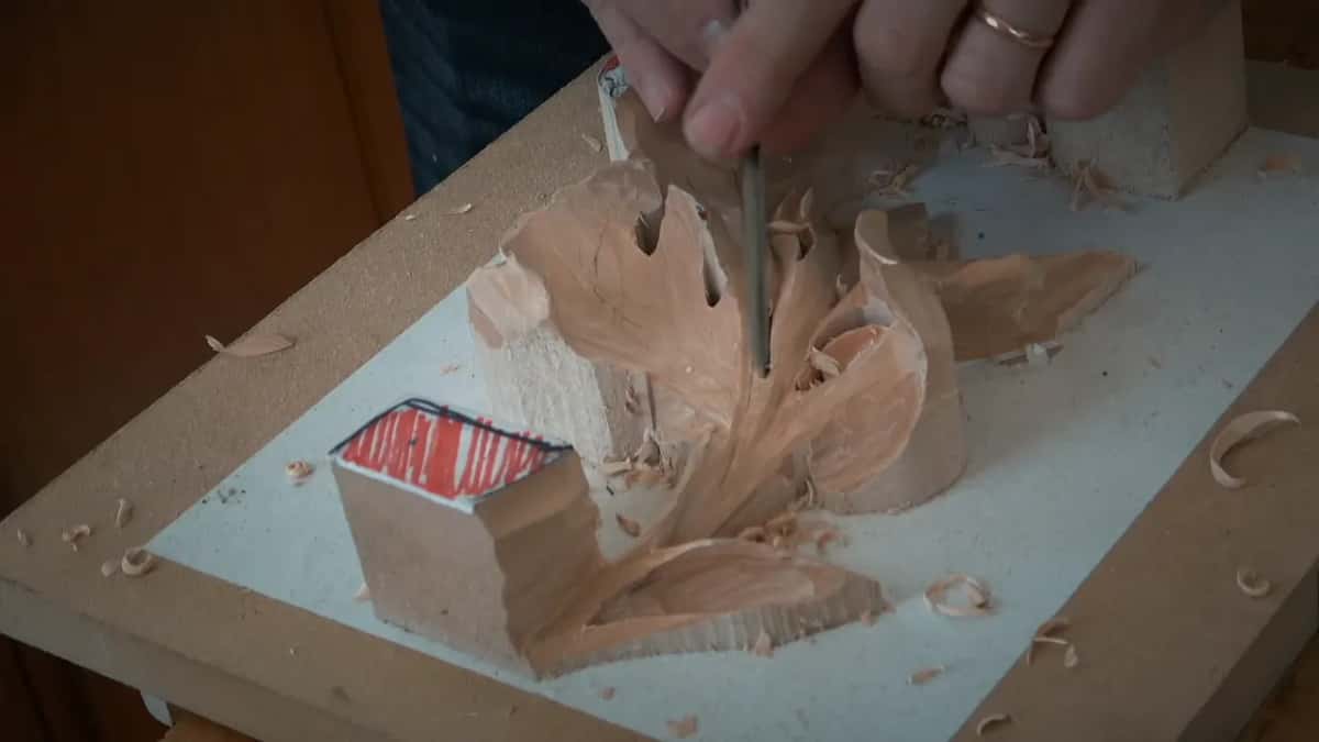 A narrow gouge, held upright