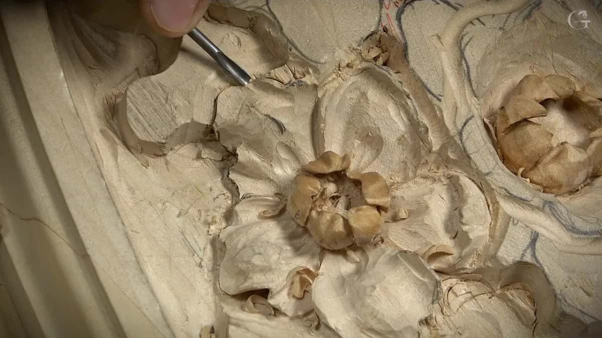 Thin tool tip, one petal's edge
